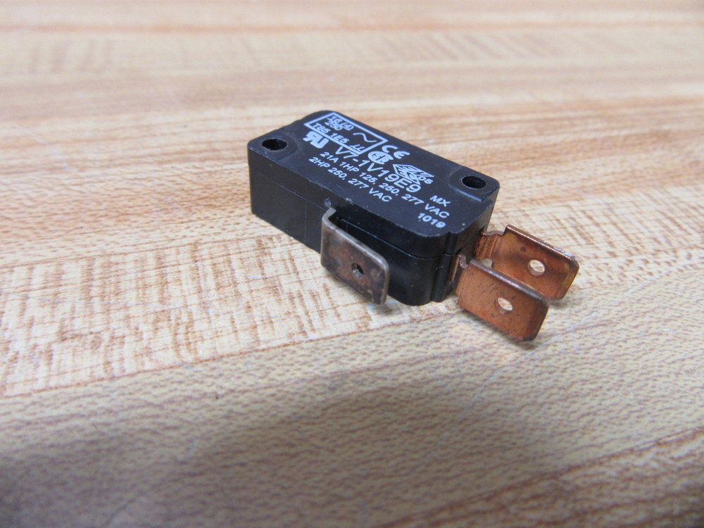 Micro Switch V7-1V19E9 Pin Plunger Switch V71V19E9