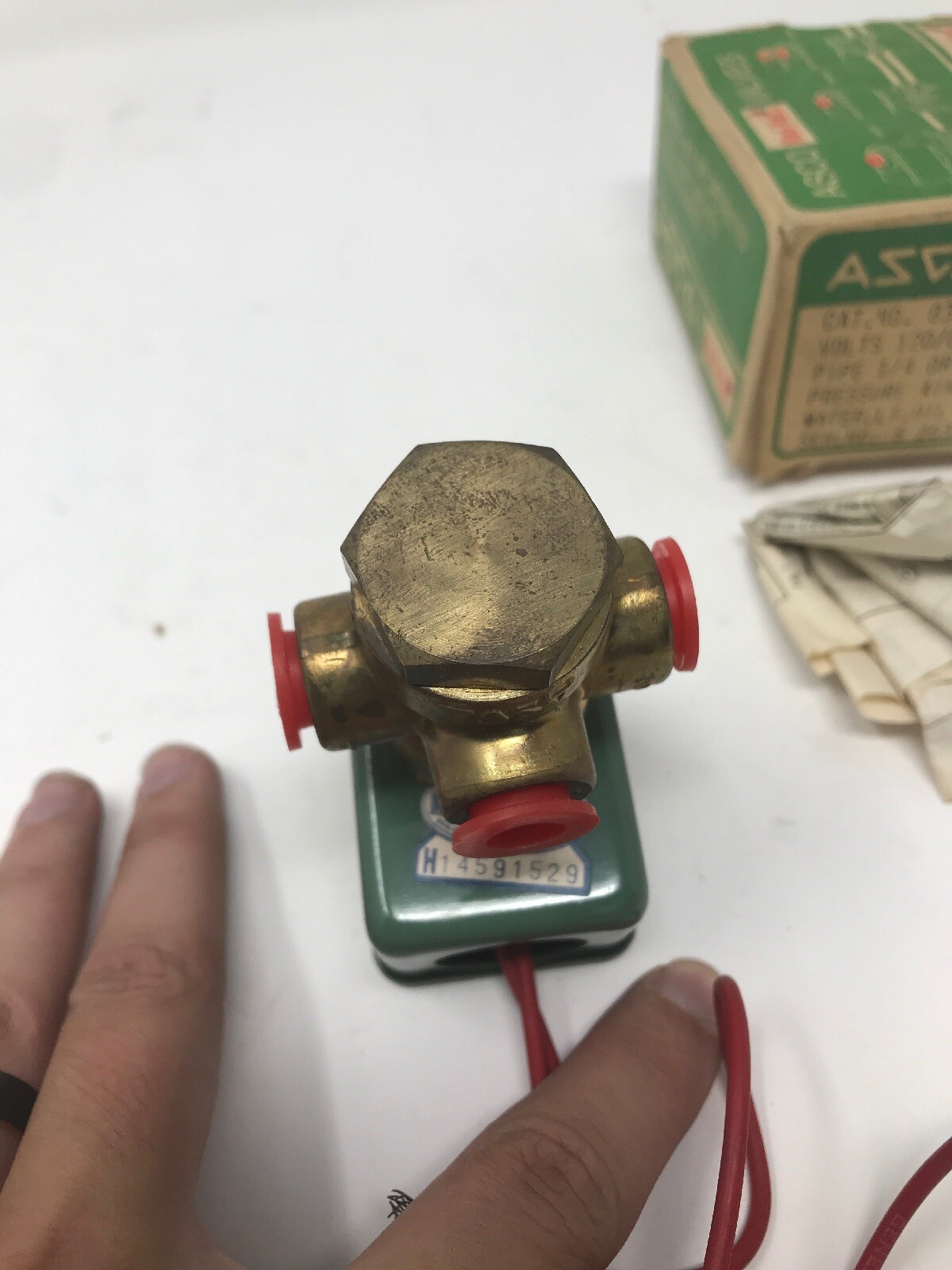 ASCO Red Hat Solenoid Valve 8320A89 110V 120V 50-60 Hz 1/4” New Old Stock