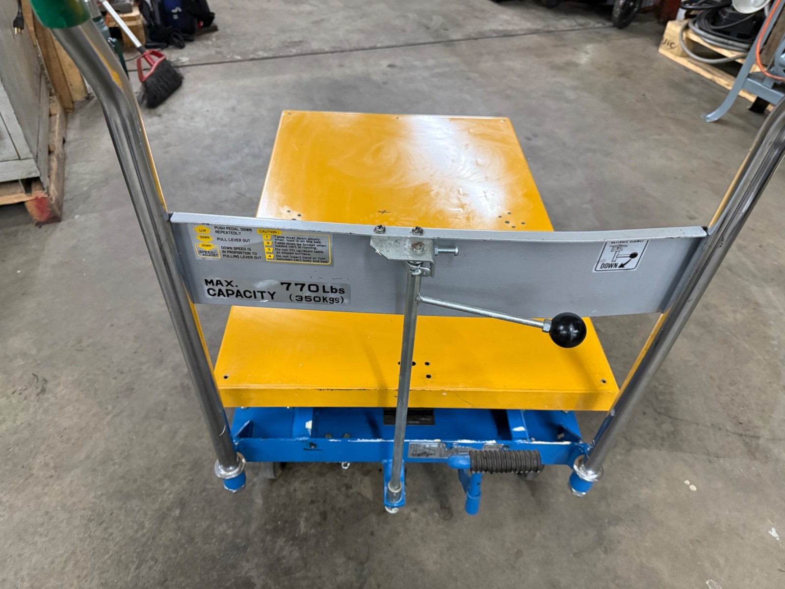 Dandy Lift Model A-350W Manual Hyd. Load Capacity 770# 36″ X 24″ Platform