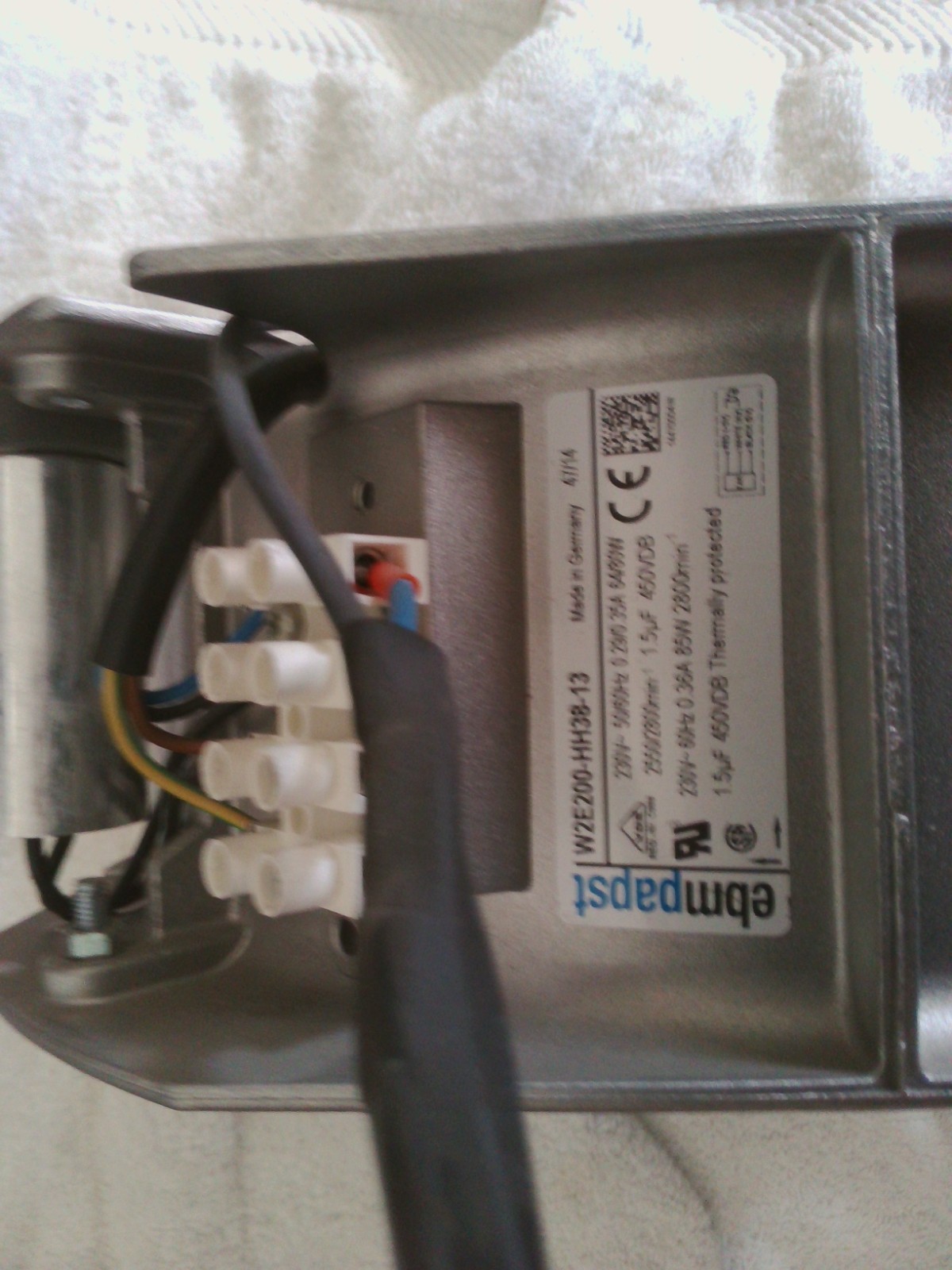 Fan EBMPAPST W2E200-HH38-13 EBM M2E068-BF