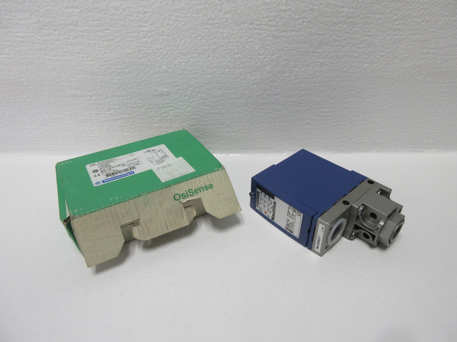 TELEMECANIQUE XMLA020A2S11 NEW PRESSURE SWITCH XMLA020A2S11
