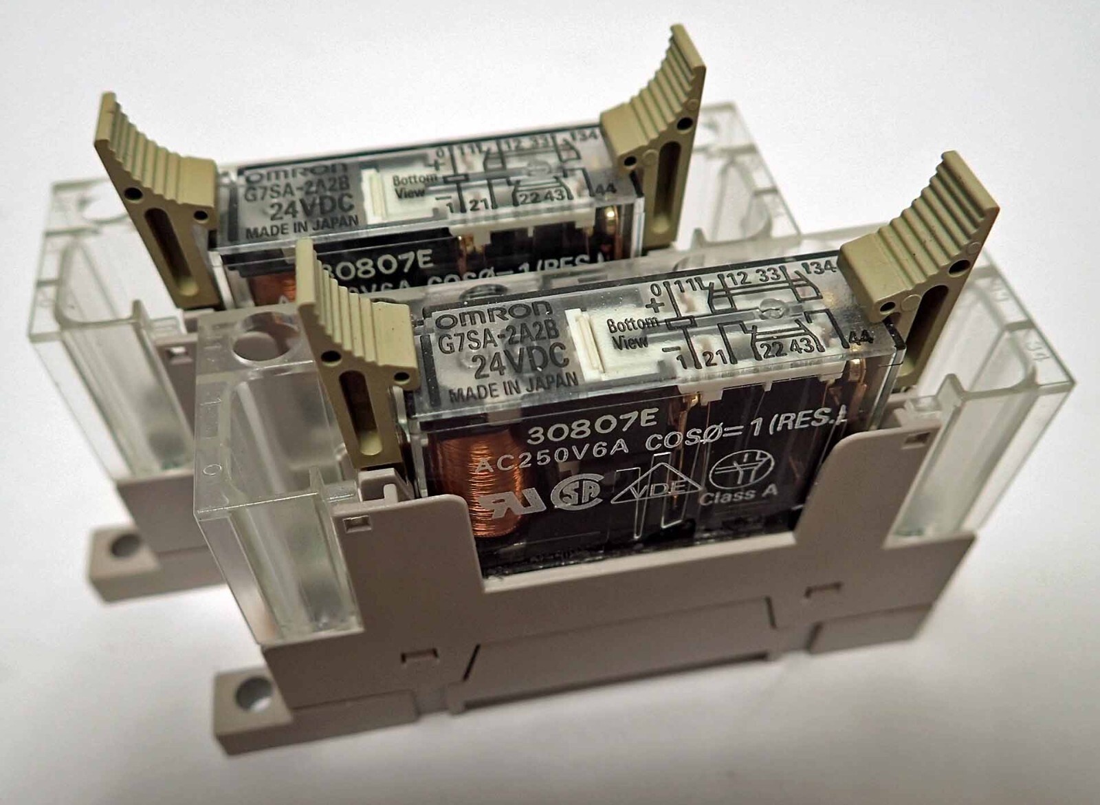 OMRON G7SA-2A2B RELAY 24Vdc W/ P7SA-10F-ND RELAY SOCKET 24Vdc LOT OF 2 TESTED!