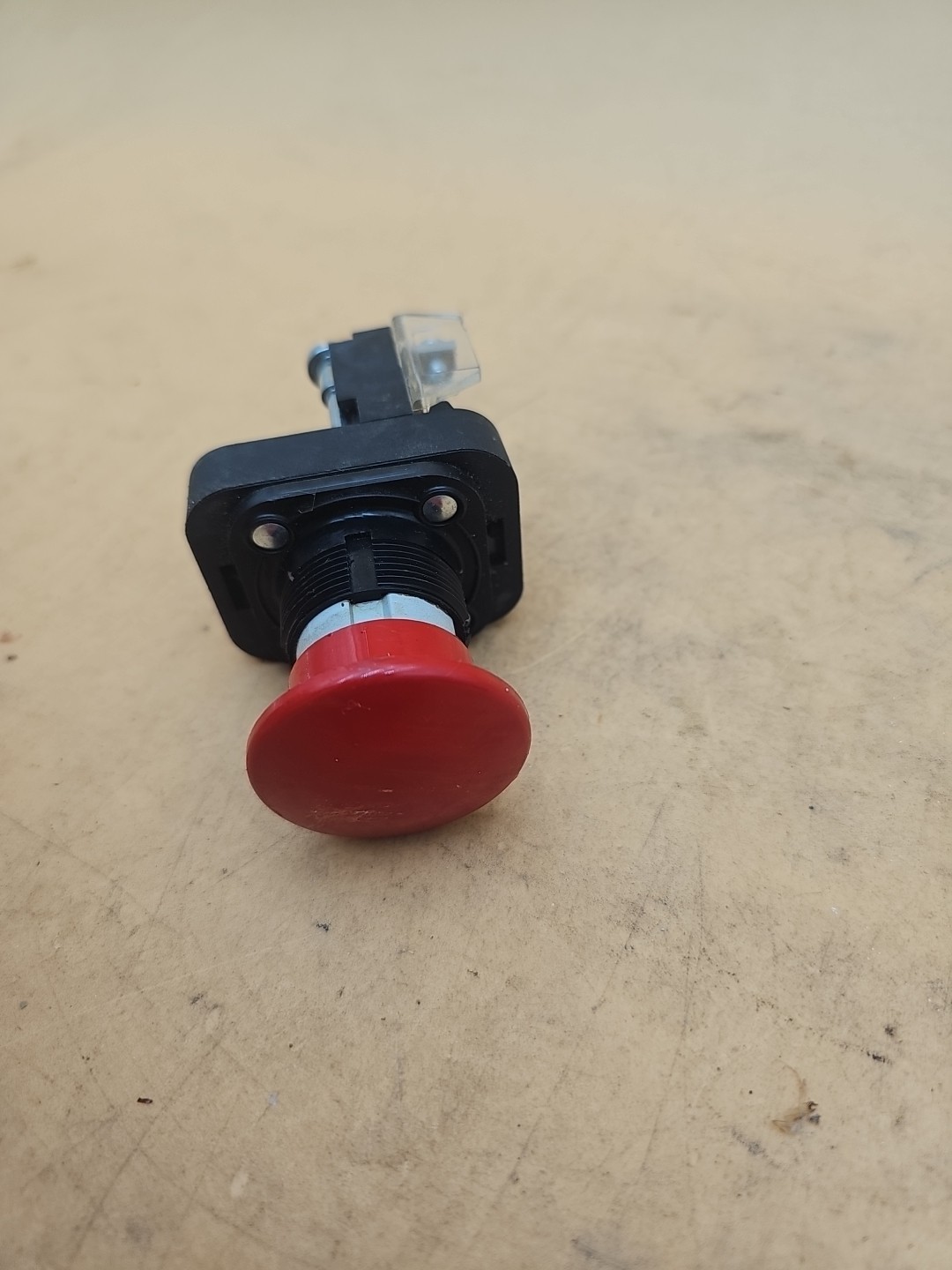 Allen Bradley 800H-DR6A Ser F Red Mushroom Top Pushbutton