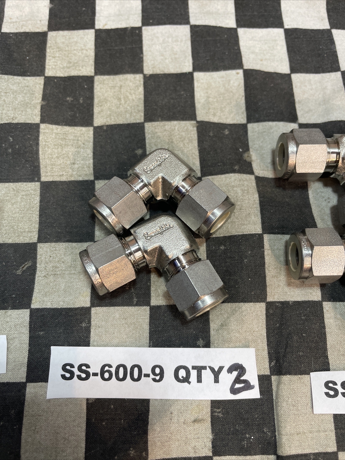 SWAGELOK SS-600-9, SS-600-6, SS-600-3, SS-600-61, TEE BLOW UNION LOT OF 8#163914