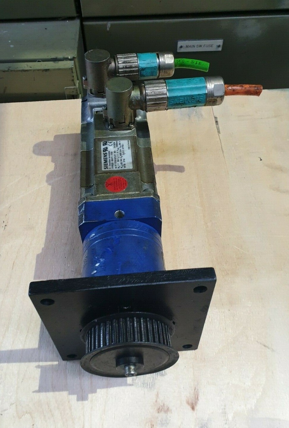 SIEMENS 1FK6032-6AK71-1TG0 Brushless servomotor W/ LP 070-M01-5-111-000 (R5S7.3)