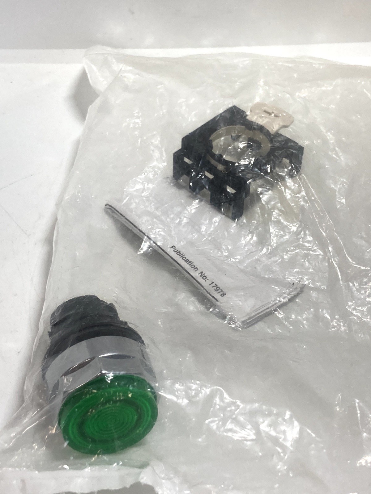 CUTLER HAMMER E22N33 PUSHBUTTON OPERATOR FLUSH GREEN ILLUMINATED NIB