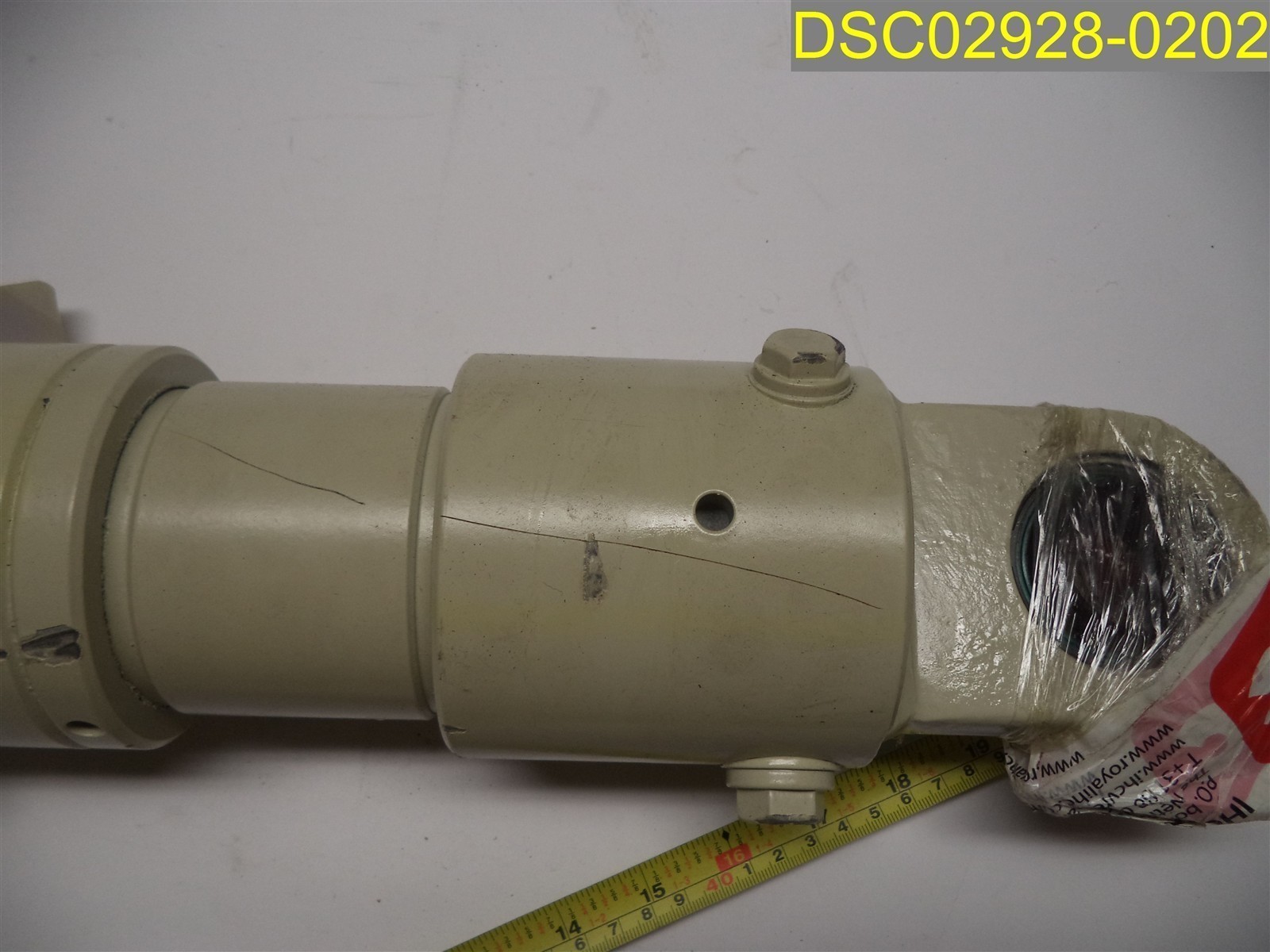 IHC Manual Vremac Cylinder 22 1/2″ Overall as shown, 1 1/2″ Dia. Eyes