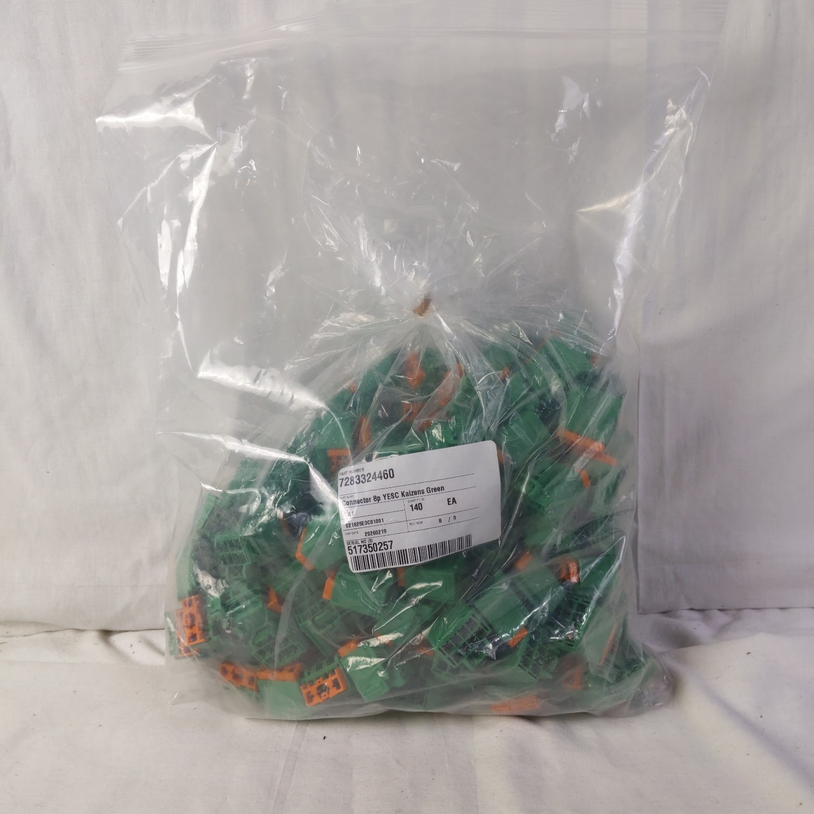 Lot of 140 YAZAKI 7283-3244-60 CONNECTOR 8P YESC KAIZEN GREEN X132304