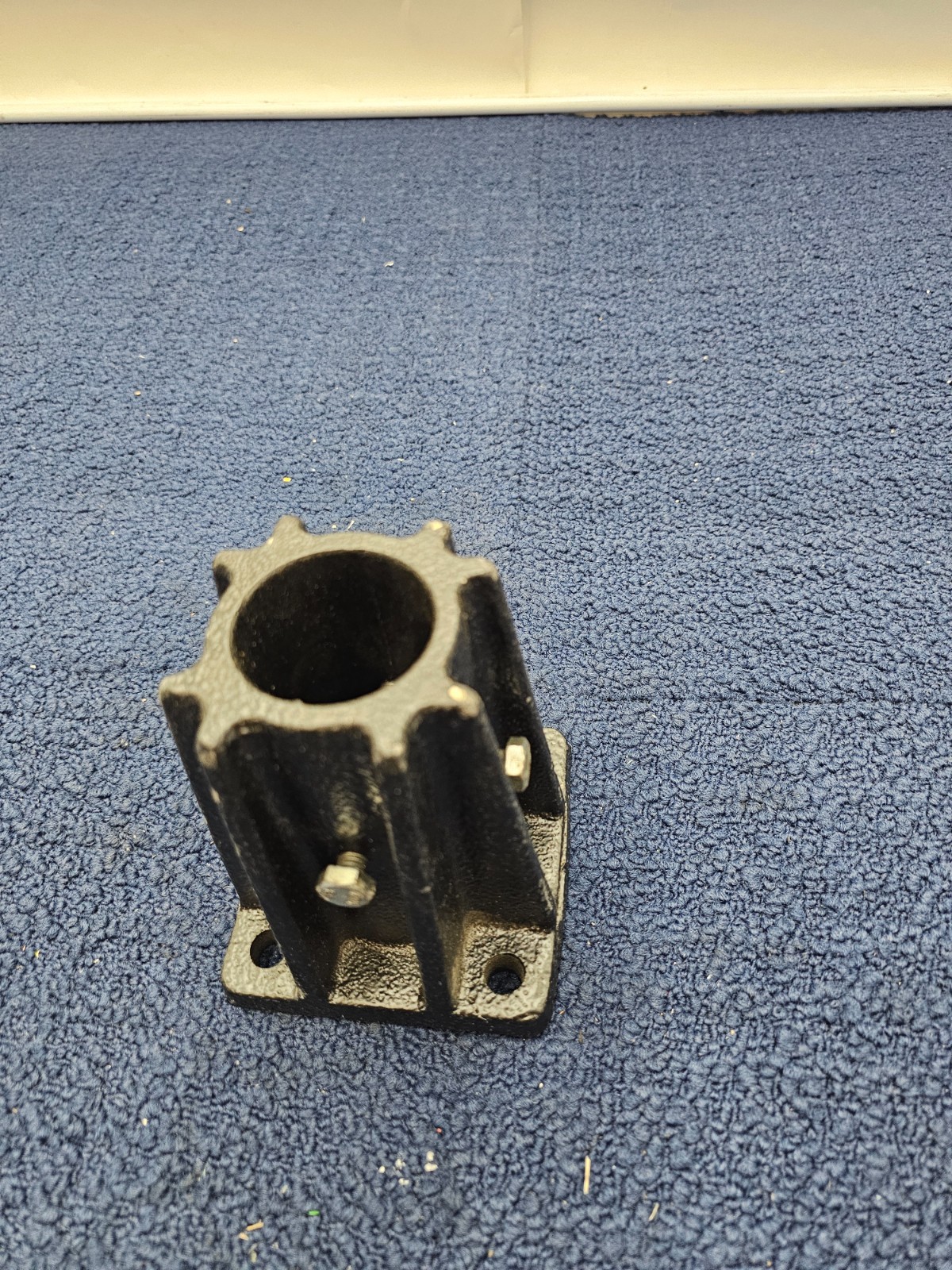 Global Industrial 940374 Single Socket Base for Pedestrian Barrier 9054860