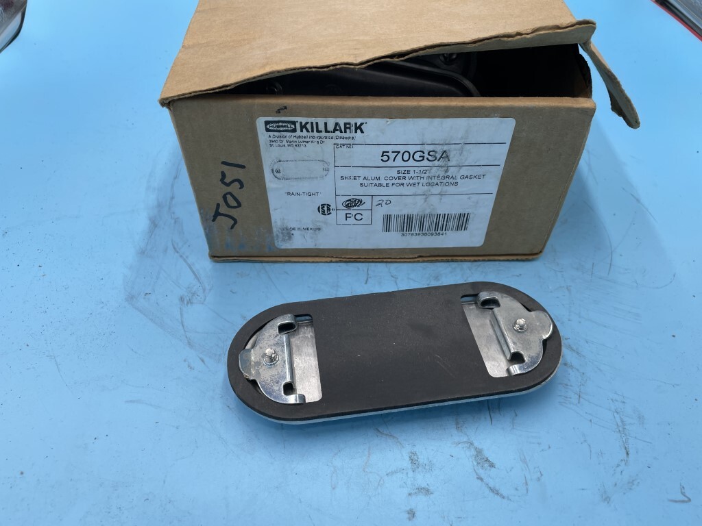 1 lot of 30 Killark 570GSA Conduit