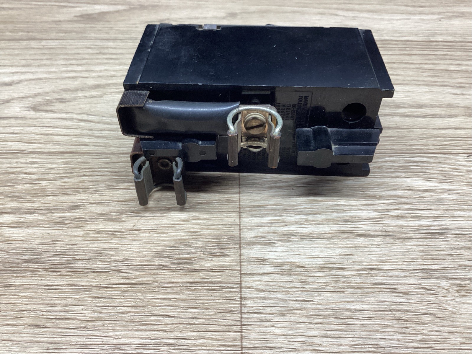 SQUARE D MHBC-115 15AMP 2POLE CIRCUIT BREAKER #822F131*CO