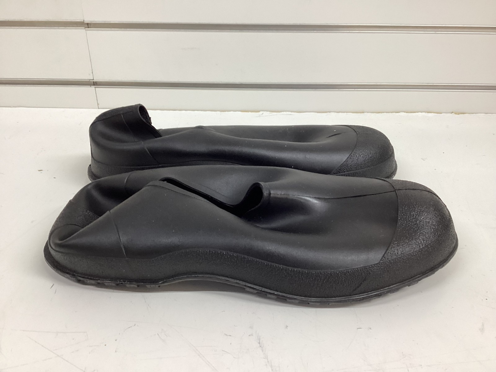 TINGLEY 35111 Overshoe: Ankle Shoe, Plain, Cleated, 8 to 9-1/2 Fits Shoe Size