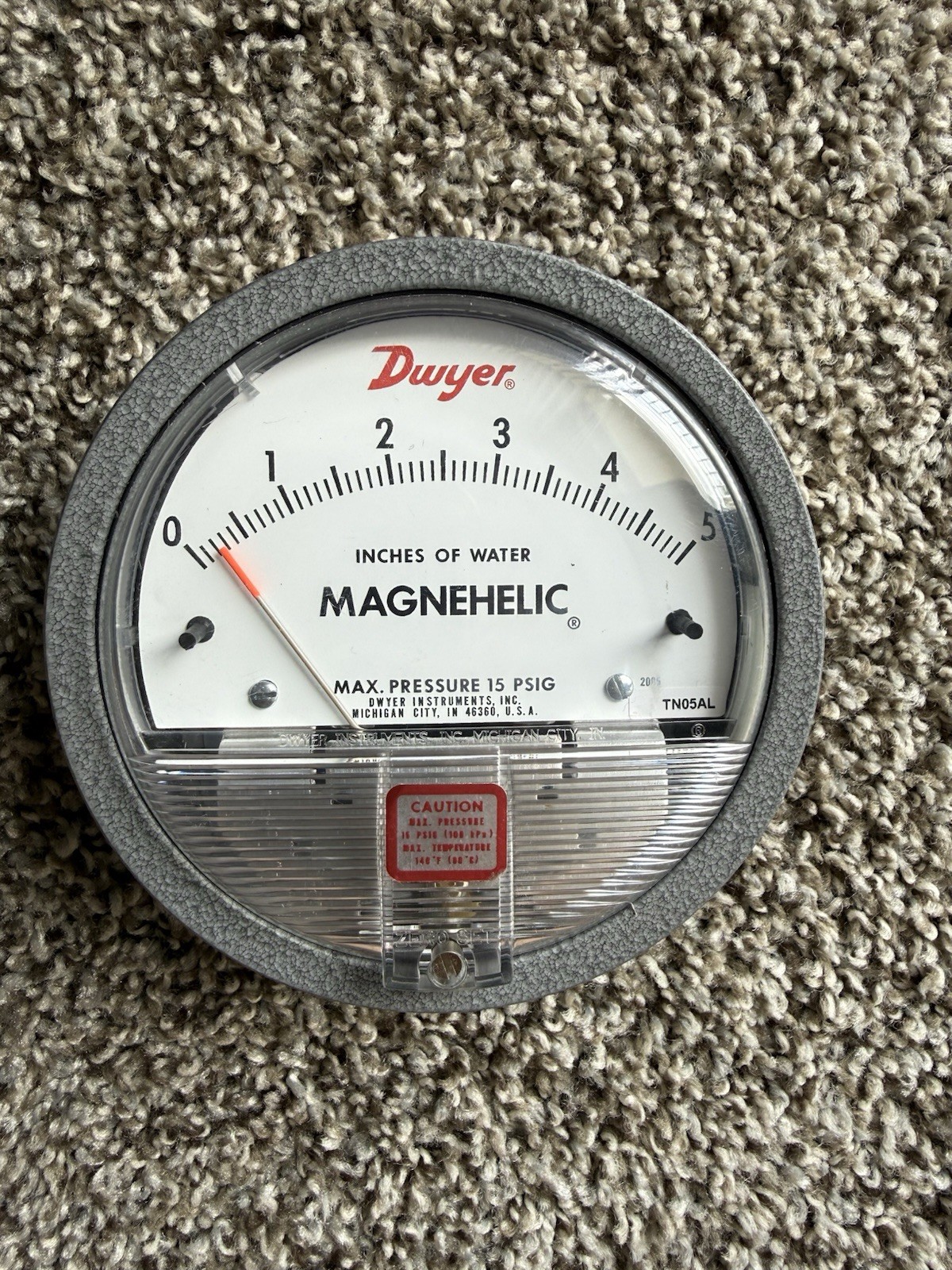 Dwyer Magnehelic 2005 Pressure Gauge 0-5 inches Water Max 15 PSIG