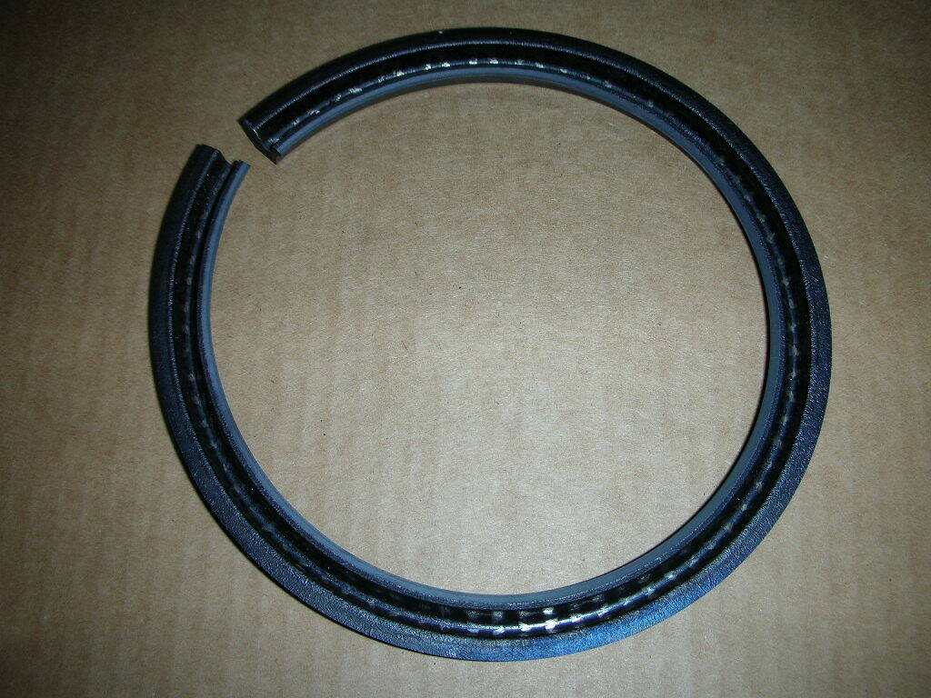 GARLOCK KLOZURE 25003-2915 Split Nitrile Oil Seal 5″ Shaft 6″ OD .5″ Wide NOS!!