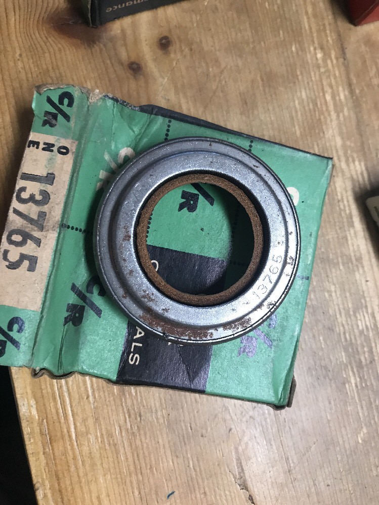 CR INDUSTRIES OIL SEAL 13765. Nos NEW IN BOX*
