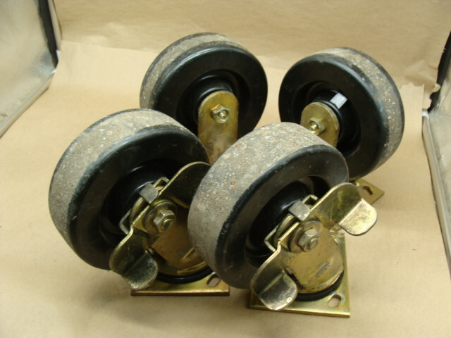 SET OF 4 GREASEABLE (2 STATIONARY/2 SWIVEL) CASTERS 6″ X 2″ 05085329
