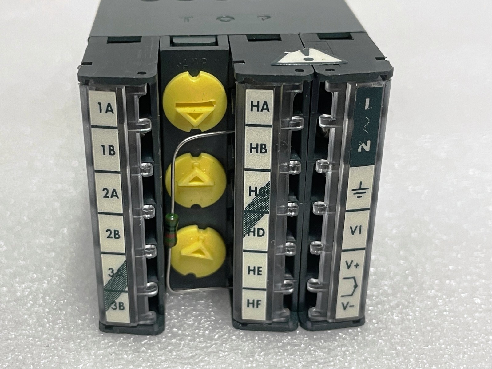Eurotherm 2216e Temperature Controller 2216E/CC/VH/LH/XX/XX/2FM/ENG/XXXXX/XXXXXX