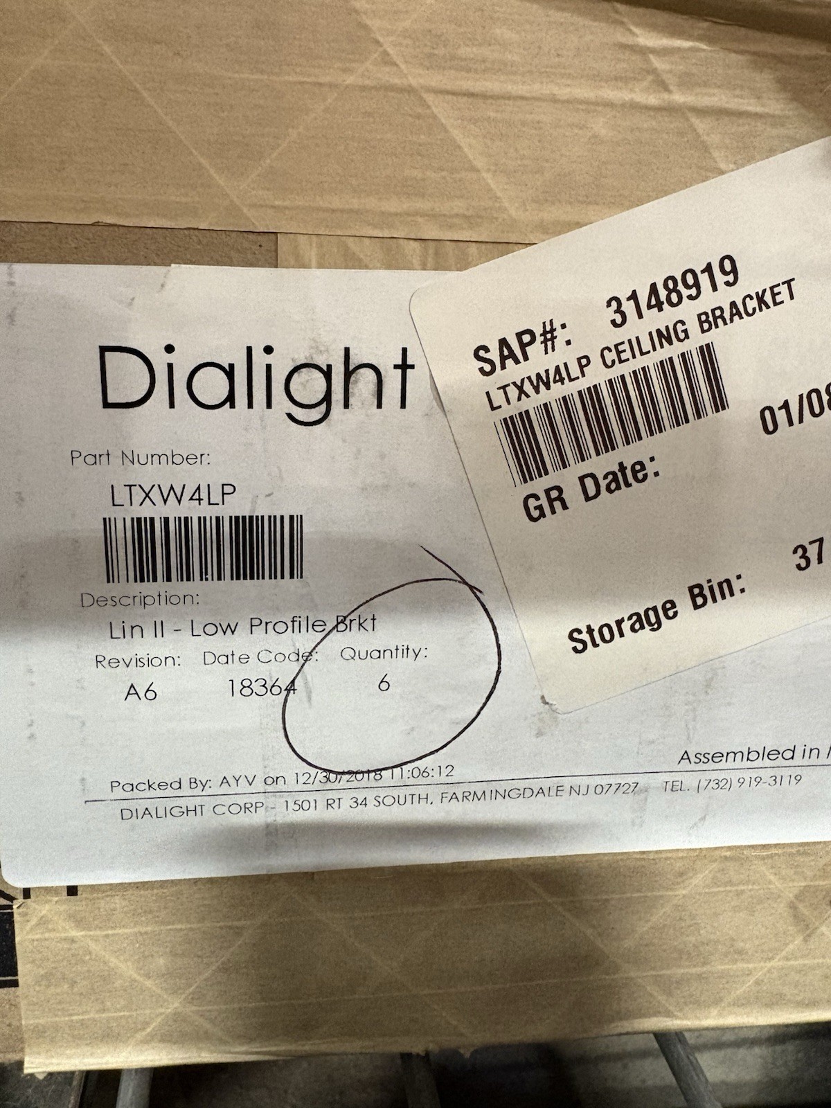 (Lot of 4) Dialight LTXW4LP Low Profile Mounting Brackets for LED Linear Fixture