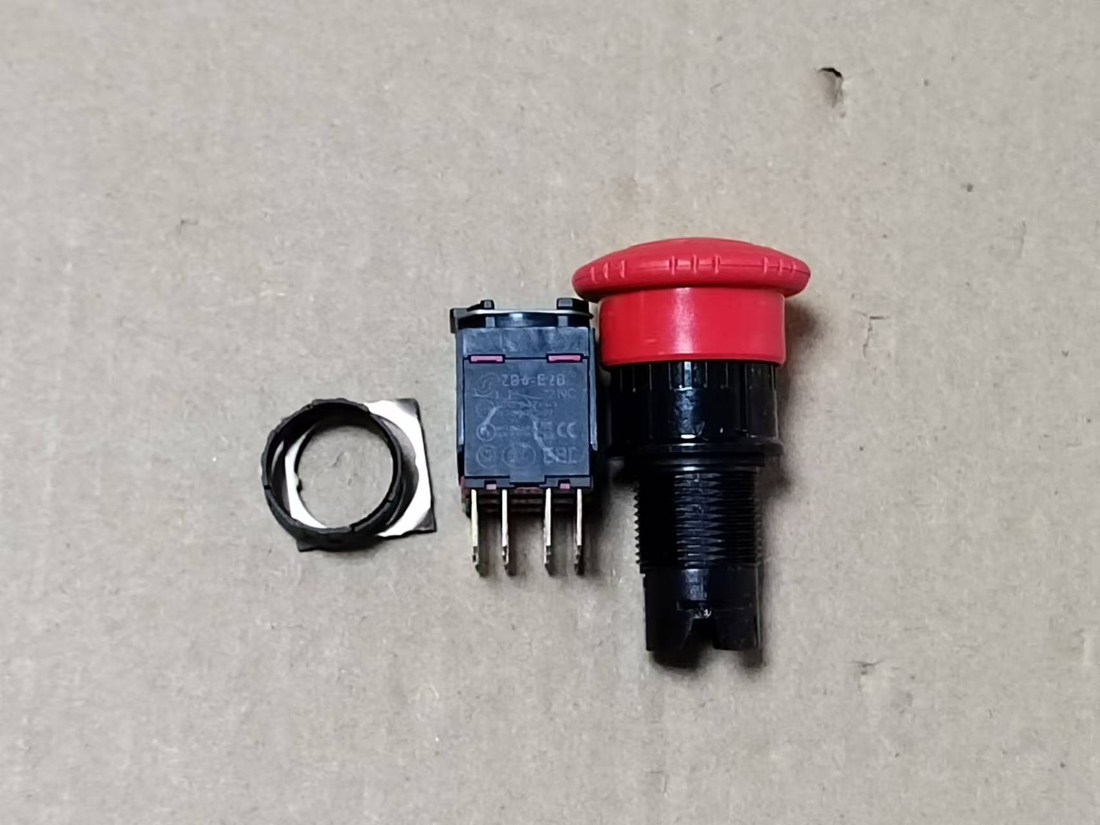 1pc New Schneider Knob emergency stop button ZB6-E2B ZB6-Y009-E1B
