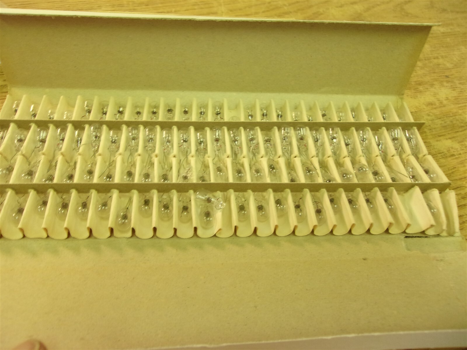 NEW Chicago Miniature Lamp Works 2180 Light Bulbs, Lot of 100 *FREE SHIPPING*