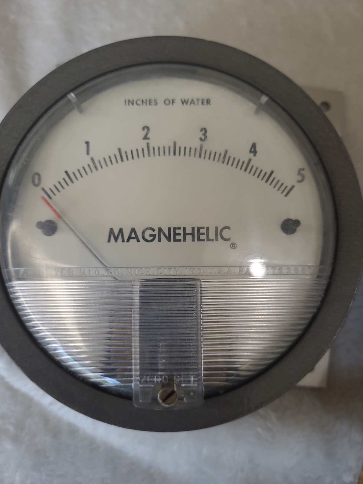 Dwyer 2301 Magnehelic Series 2000 Differential Pressure Gauge, Range 0.5-0-0.5WC