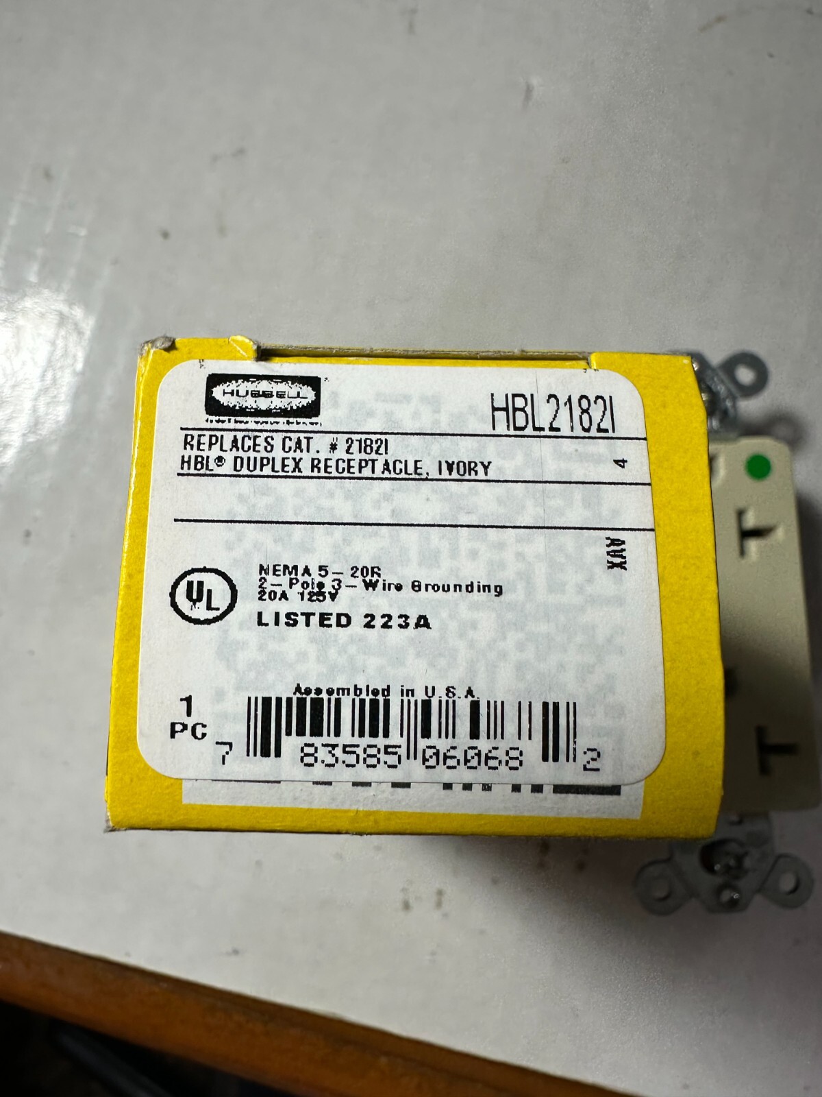 HUBBELL HBL2182I NEW IN BOX