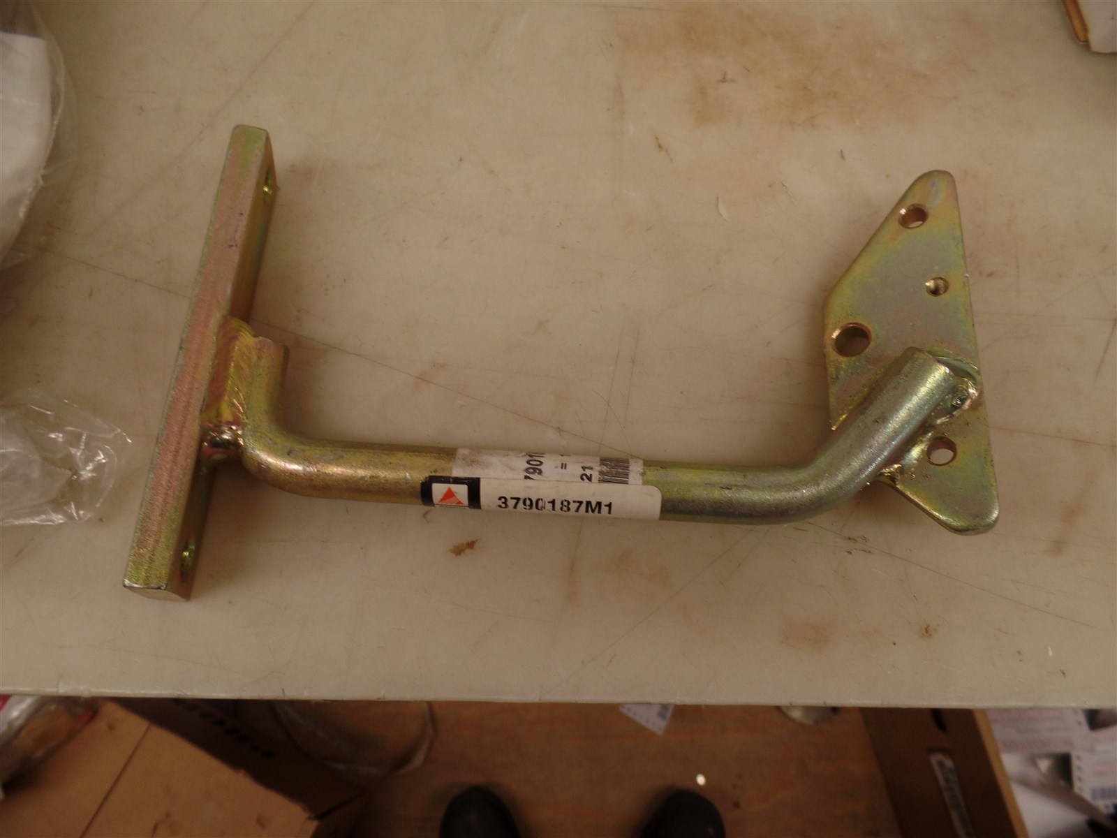 3790187M1 SUPPORT AGCO TRACTOR 6110 6120 6130 6140 6150 6170 6180 6190 6710 MORE