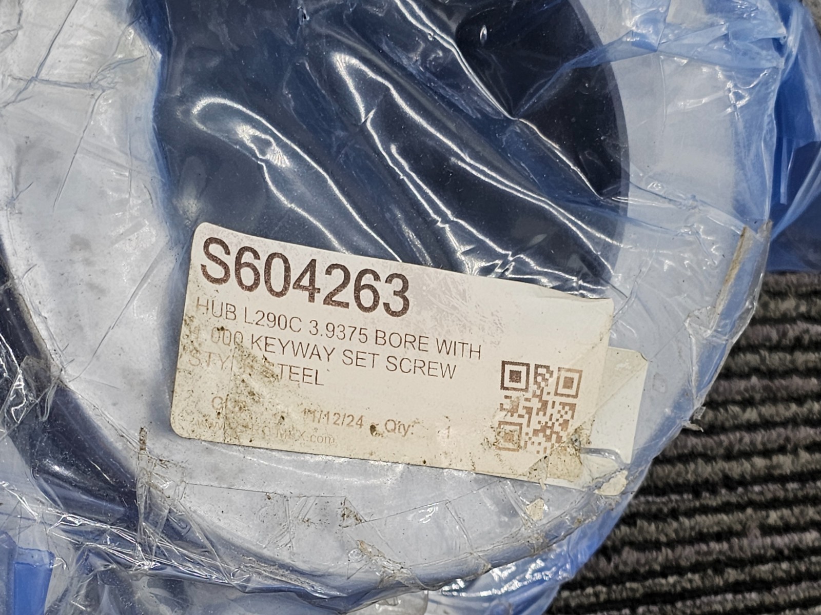 S604263 Hub L290C 3.9375 Bore Keyway 1.000 Screw Style Steel Heavy Duty