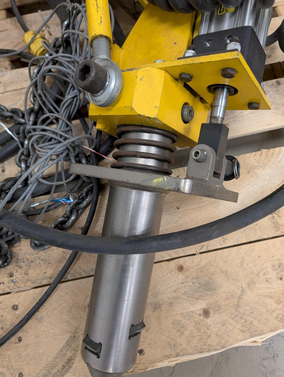 Yale 2-Ton Hoist & Tilt Lock Crane KEL2-107H71/252 | 4000 lb Cap | 460V 3PH | LS