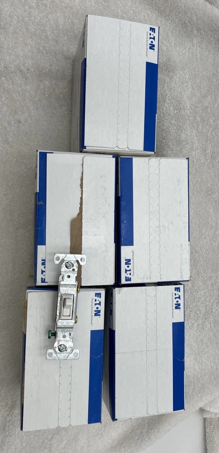 Eaton NSB 1301-7W-10 (5) Boxes of 10 Single Pole Toggle Switches 2 open 3 Sealed