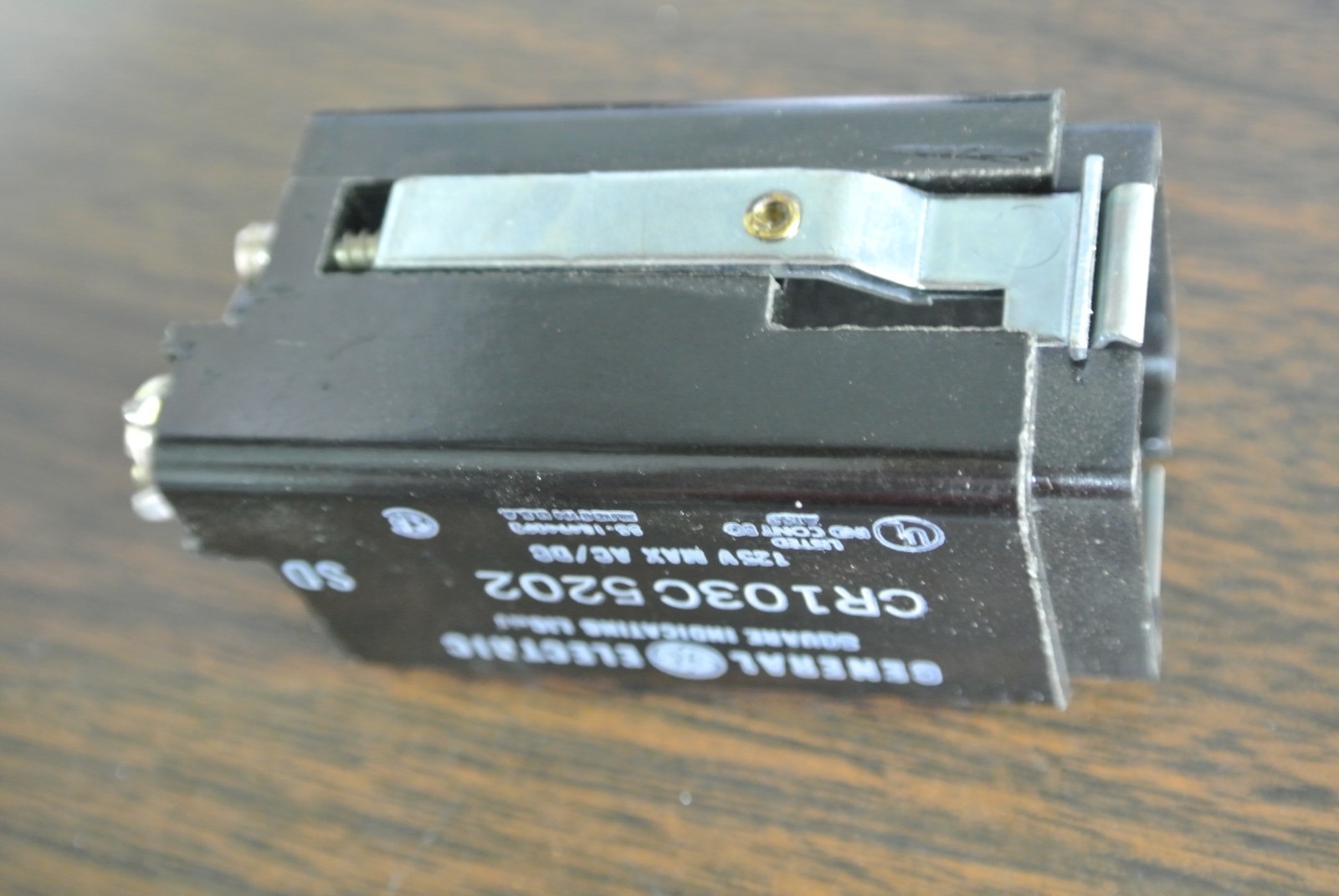 GE CR103C5202 – SQUARE INDICATING LIGHT – GREEN LENS – 125V AC/DC – NEW SURPLUS