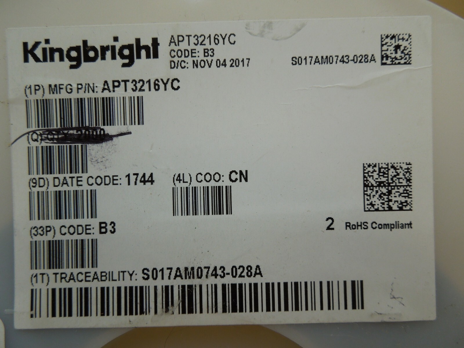 KINGBRIGHT SURFACE MOUNT SMD CLEAR YELLOW LED APT3216YC (LOT OF 1000)