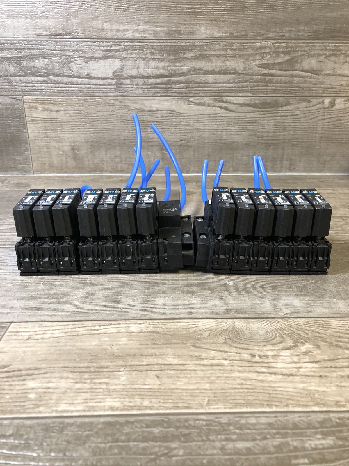 Parker PS1-E11.. Pneumatic Modular Valve P2E-KS32C 24V DC (LOT OF 13)