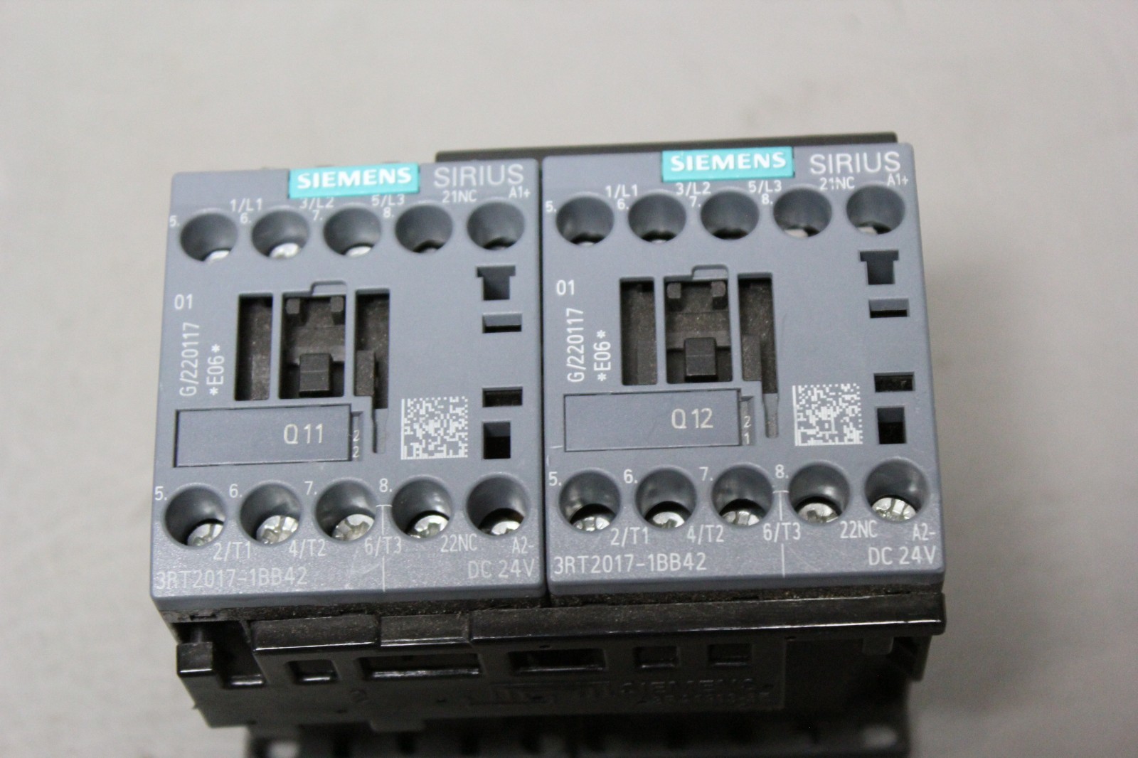 UNUSED SIEMENS REVERSING CONTACTOR 3RA2317-8XB30-1BB4