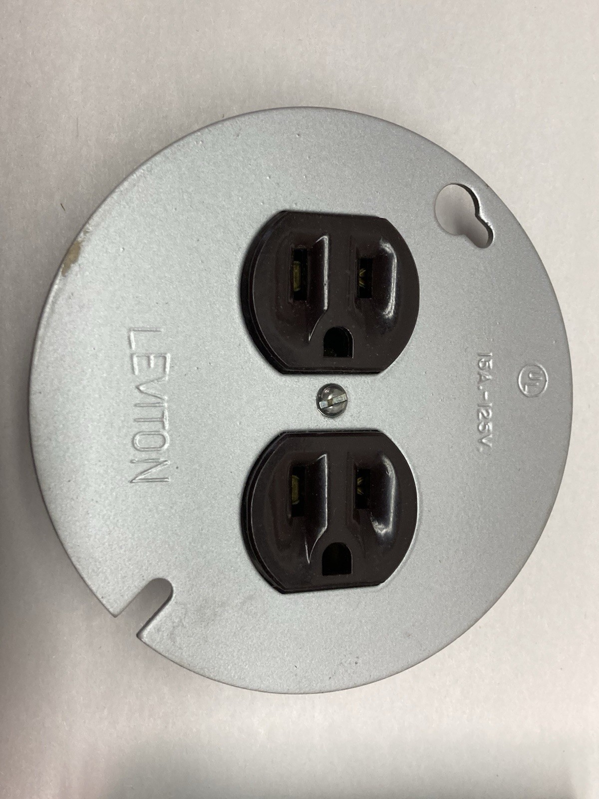 Leviton,98452-90-10-37,Duplex Receptacle Outlet
