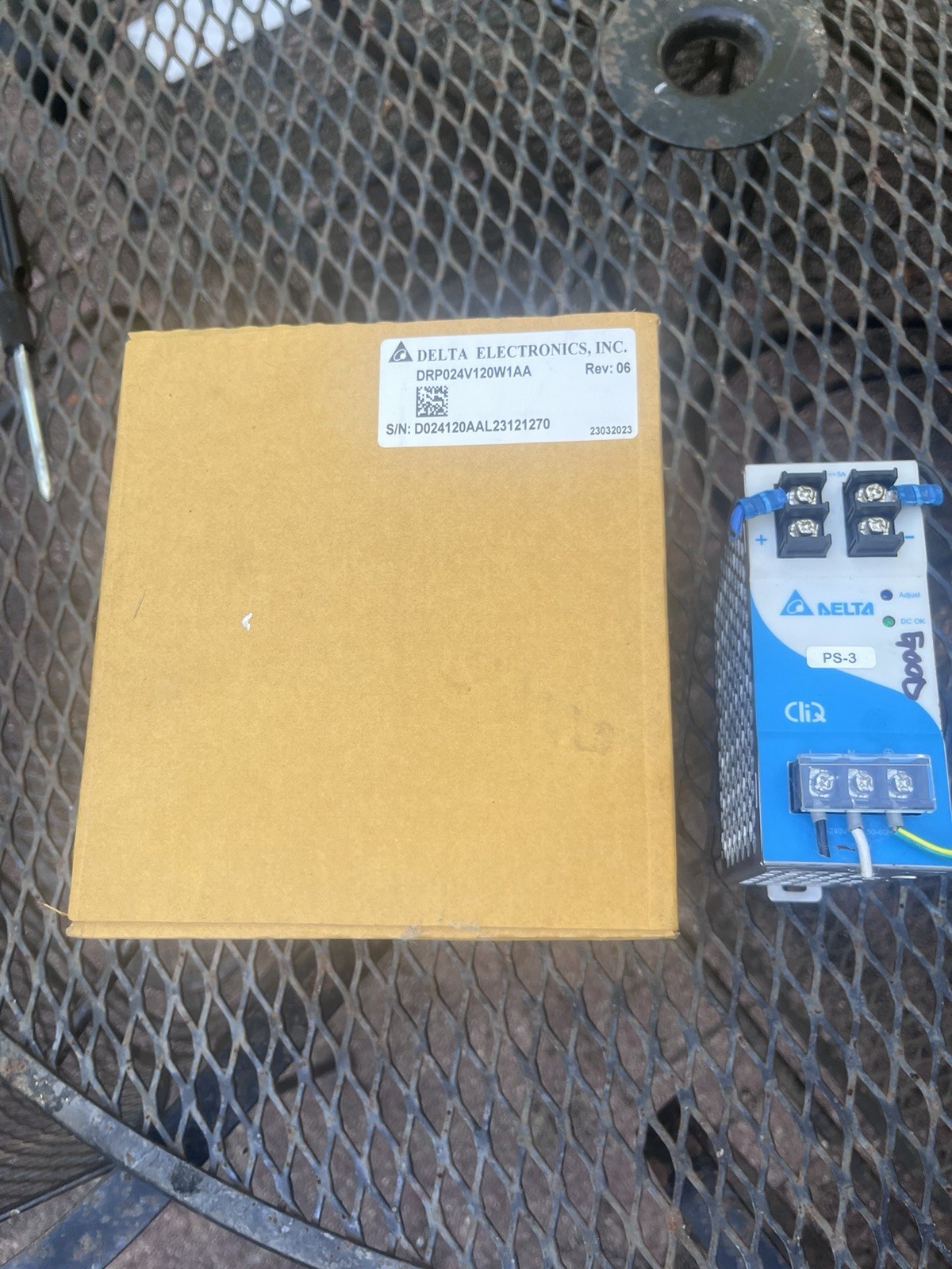 DELTA ELECTRONICS DRP024V120W1AA EOE12010002 100-240V 2A 50-60Hz Output 24v New