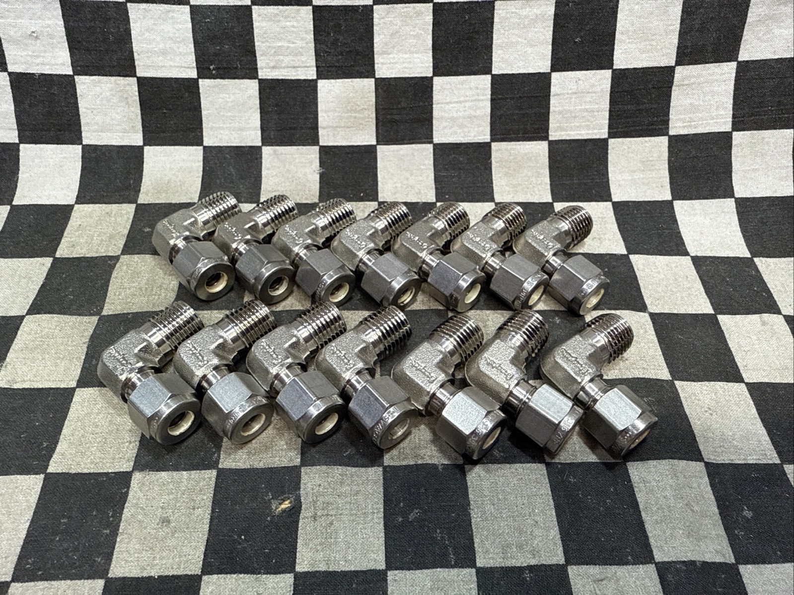 SWAGELOK SS-400-2-4, SS40024, Male Elbow 1/4″, LOT OF 14 SHIPSAMEDAY#126R1