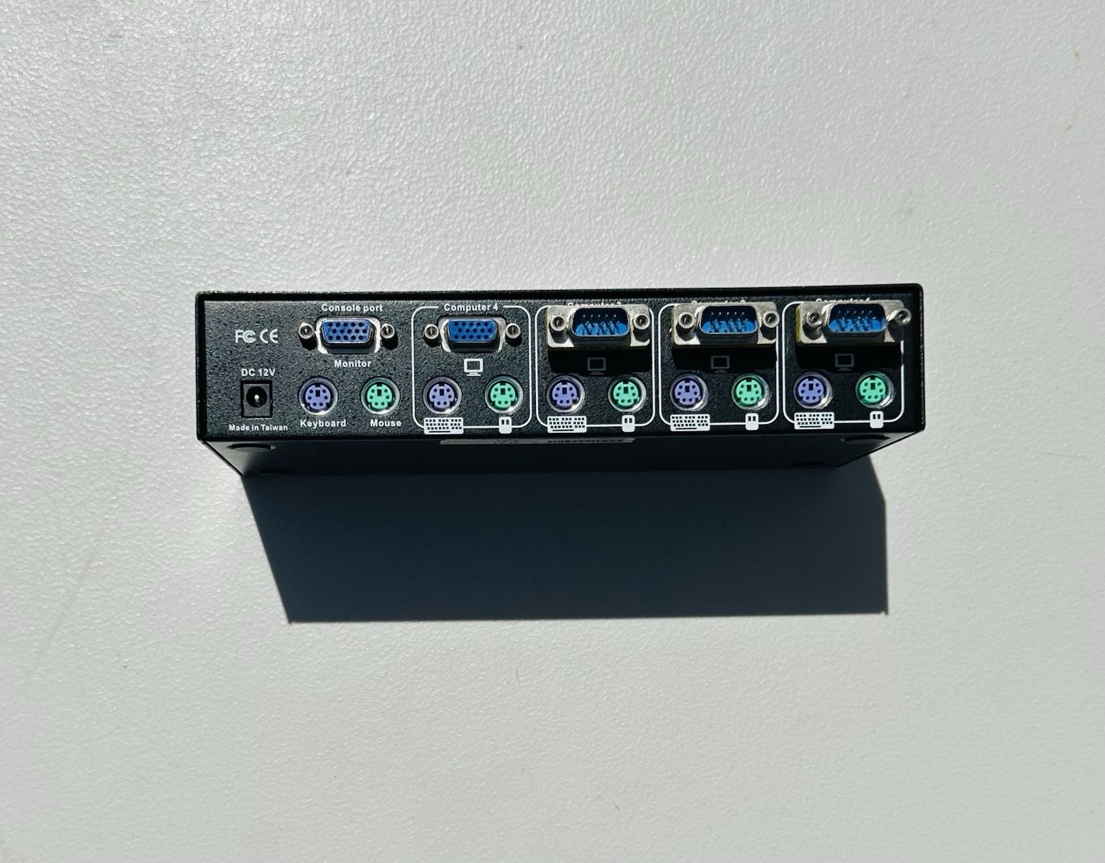1 USED HAWKING TECHNOLOGY CS164 4 PORT RACK MOUNT KVM SWITCH ***MAKE OFFER***