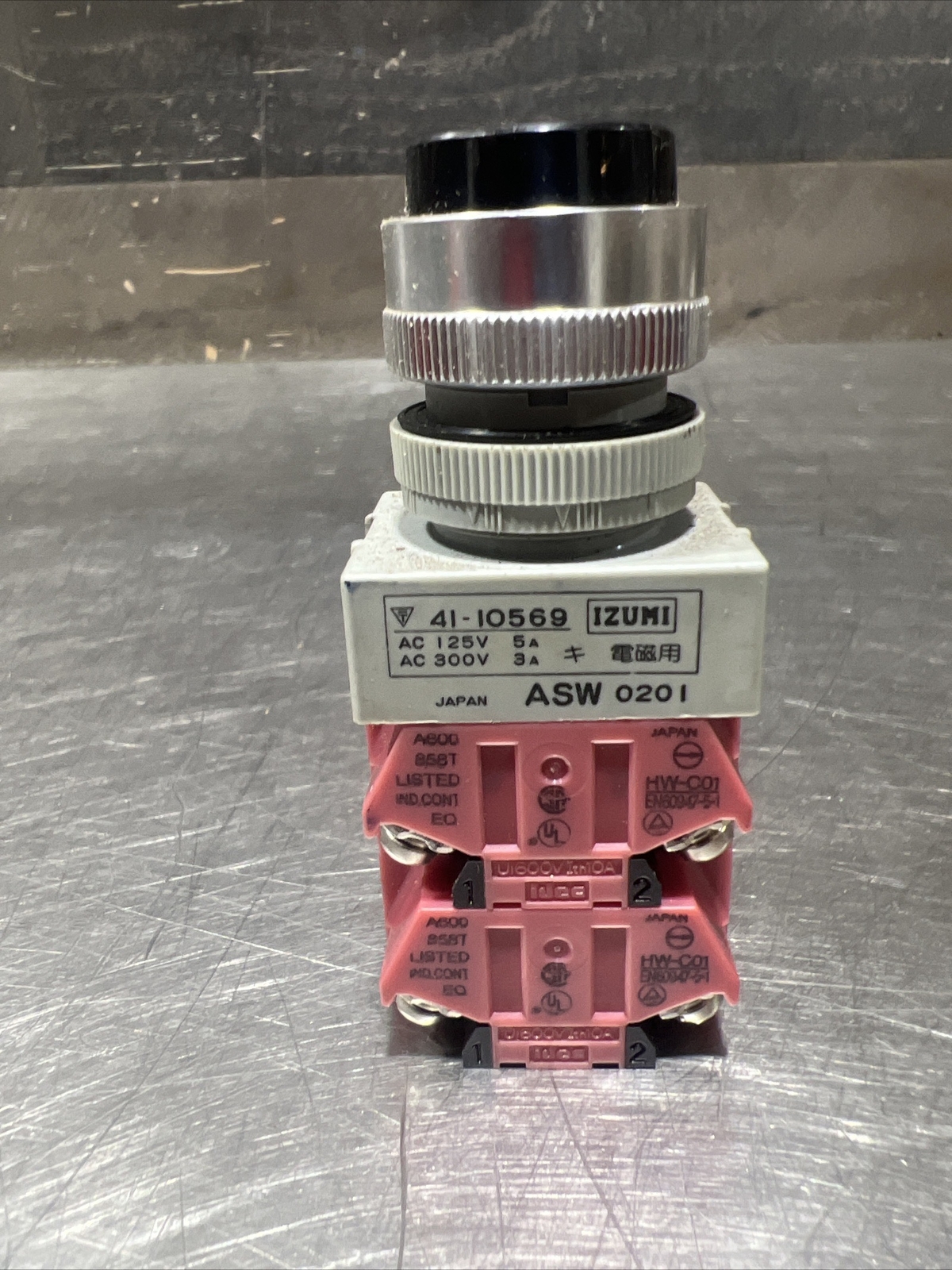 Nos Surplus IZUMI 2-POSITION KEYED SELECTOR SWITCH 41-10569. No Key