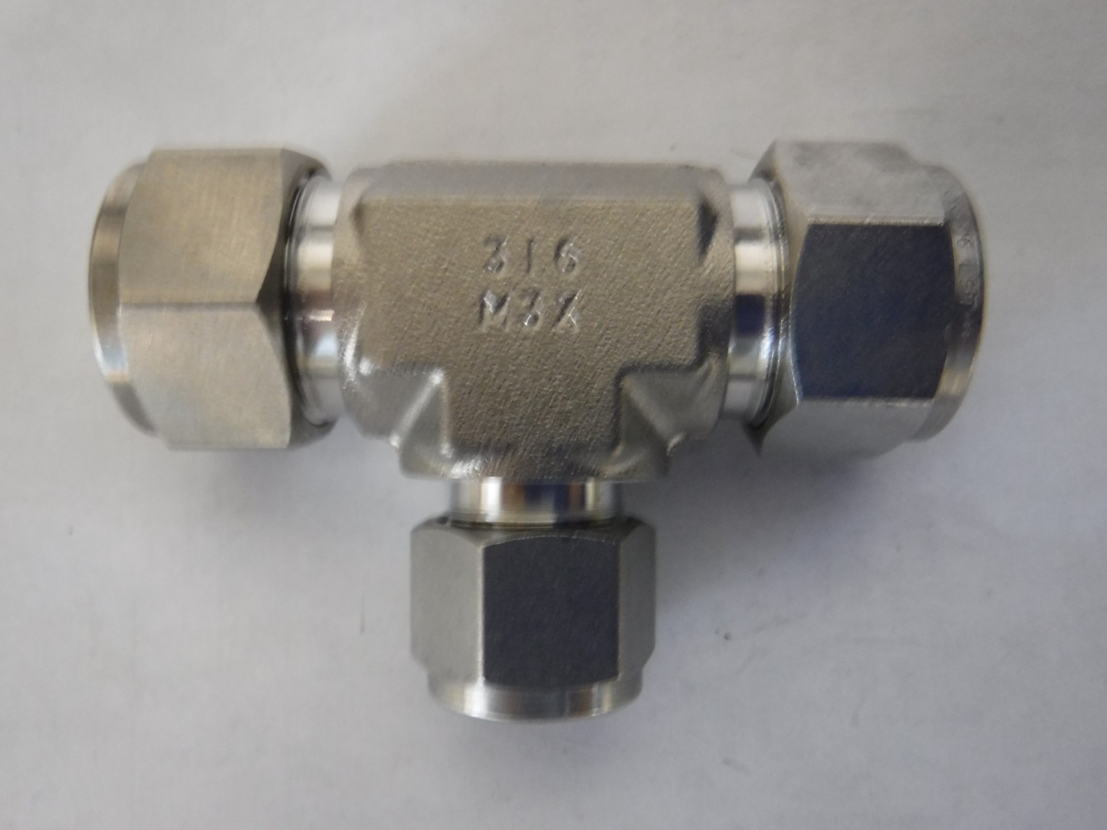 1 – Swagelok SS-1210-3-12-8 Reducing Union Tee 3/4 in x 3/4 in x 1/2 in Tube OD