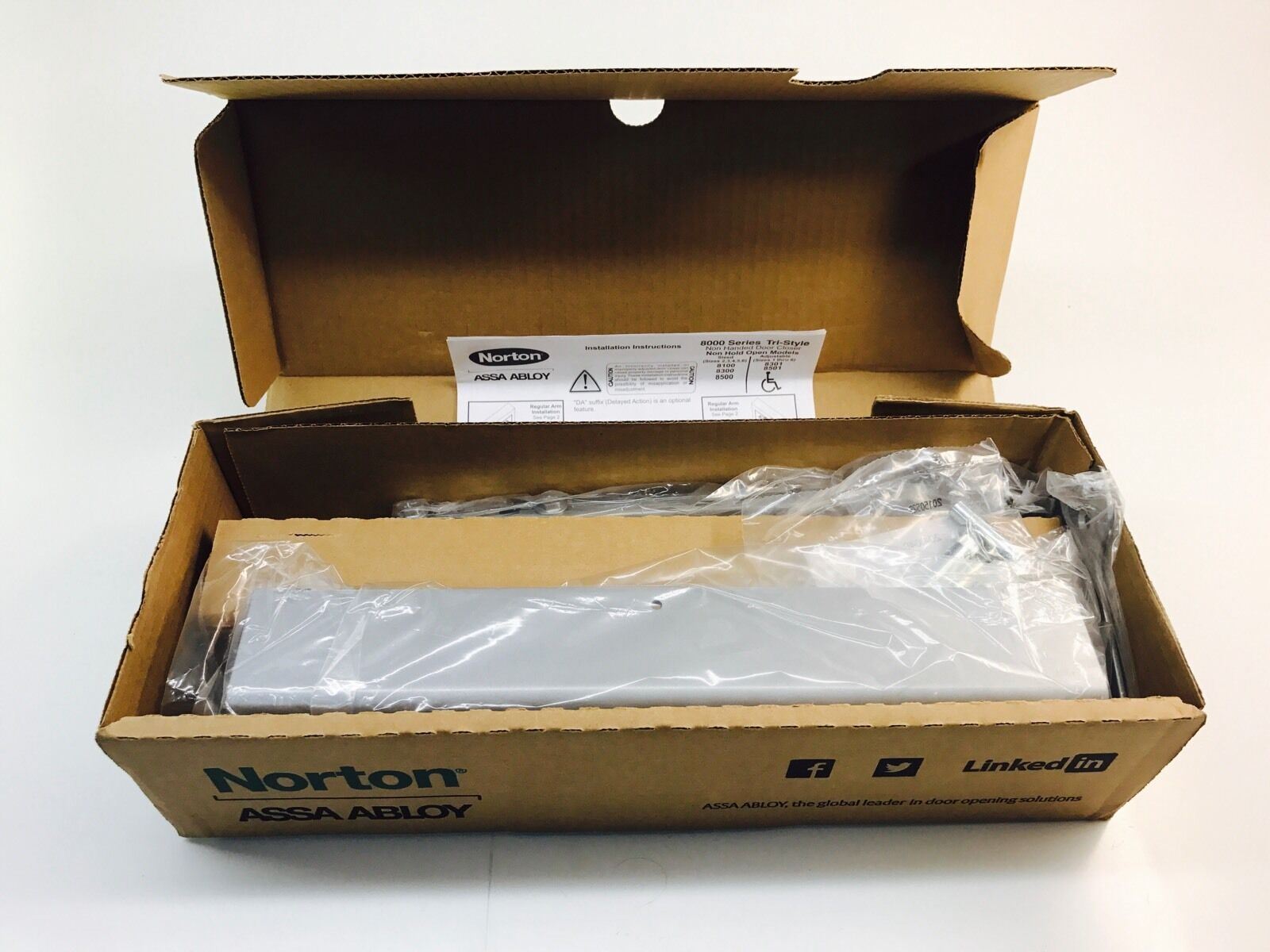 *Norton Door Closer 8501XSN x 689 TRI Series Aluminum