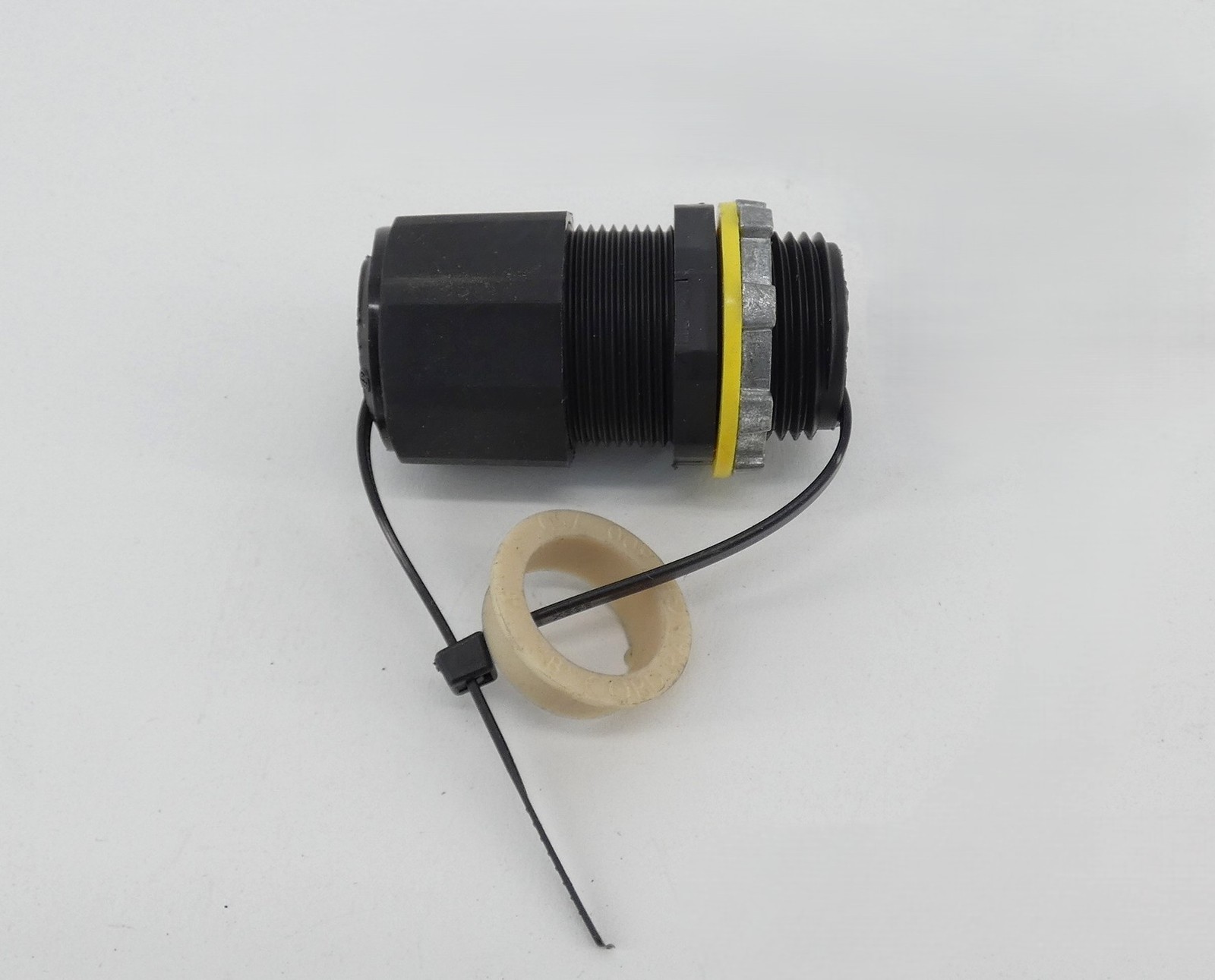 *Box of 8* Arlington LPCG757BL 3/4″ Strain Relief Cord Connector .385 – .750 …