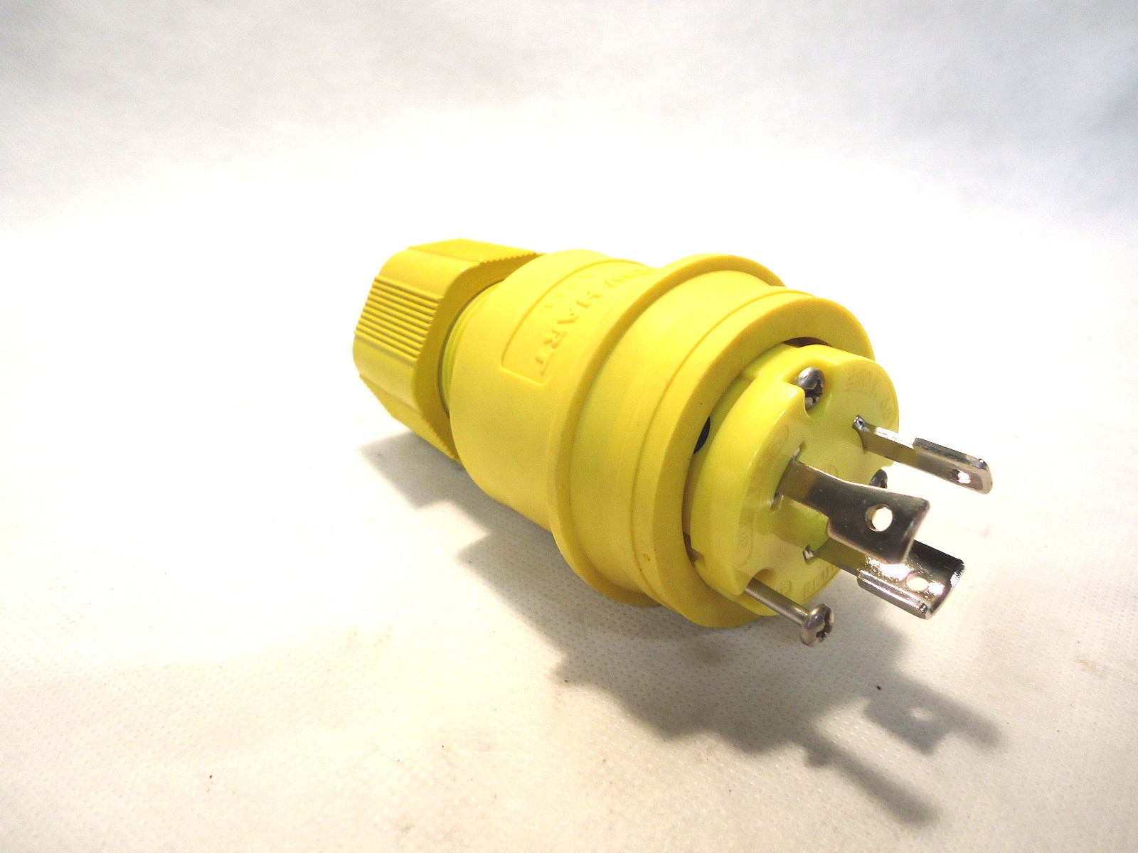 NEW IN BOX ARROW HART/COOPER WIRING L1130PW 30 AMP 250V WATERTIGHT PLUG