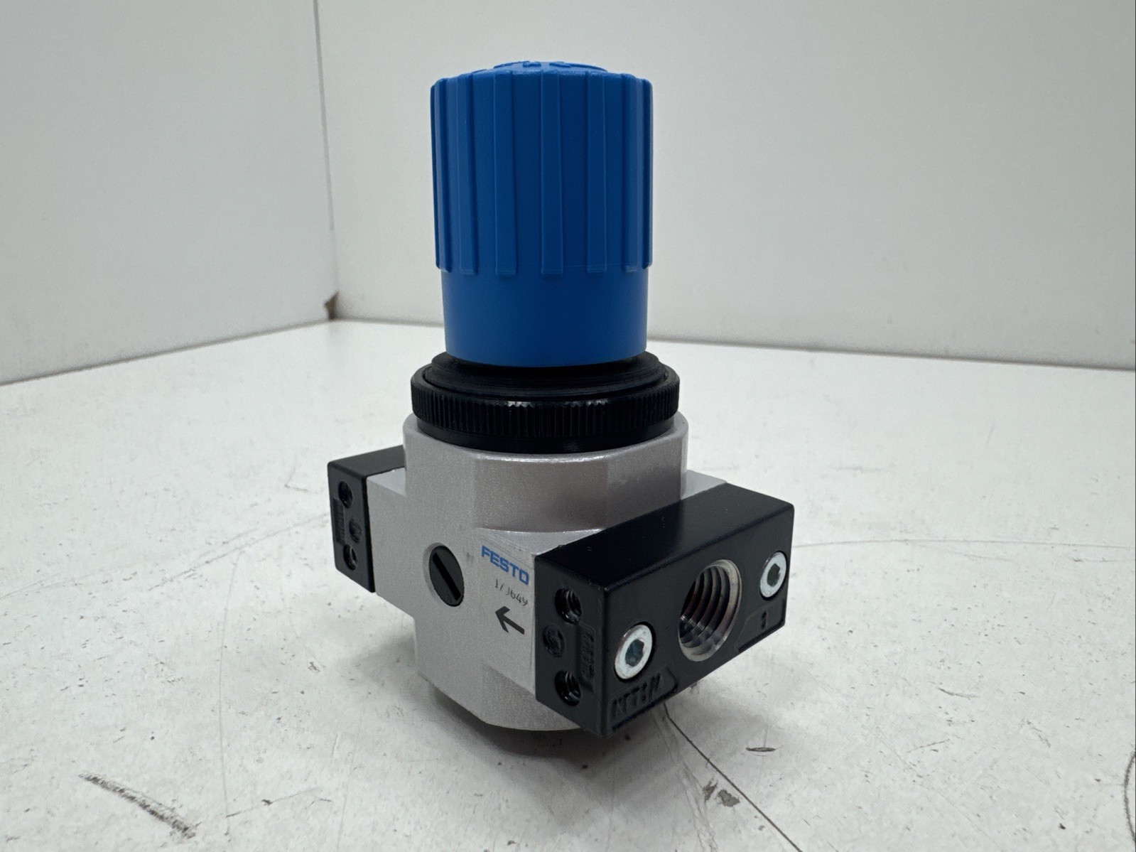 Festo 173649 LR-1/4-D-0-MINI-NPT Pressure Regulator Valve