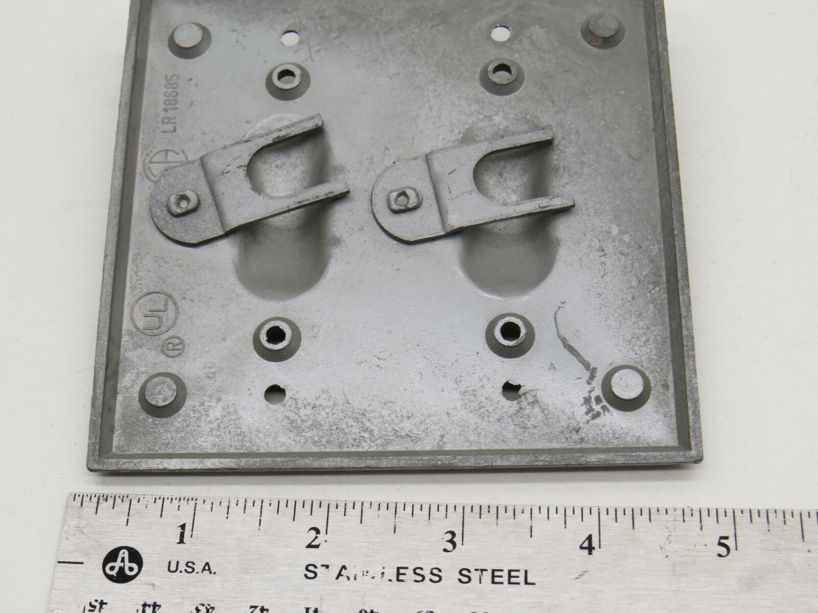 Wet Location Recessed Toggle Switch 2-Gang Box Weatherproof Cover (no gasket)