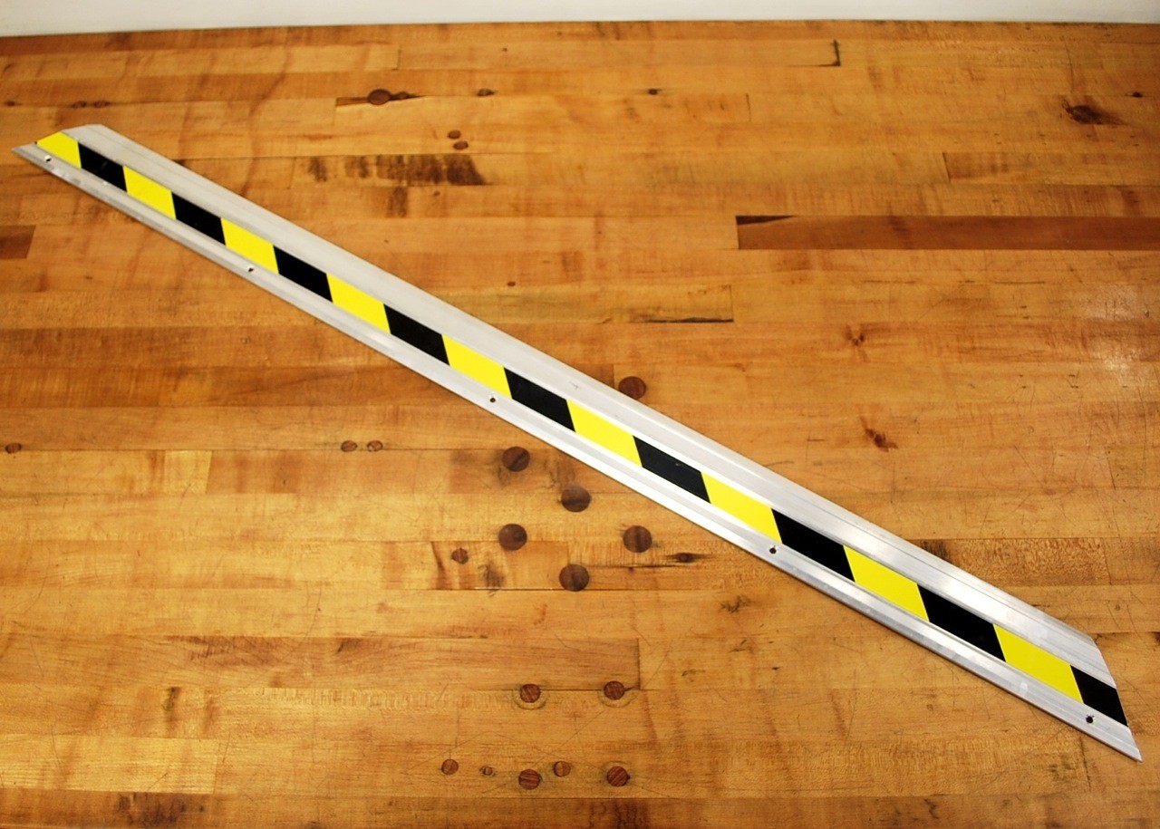 Pinnacle Systems Inc. M001 NSD Trim 46″ Length – USED