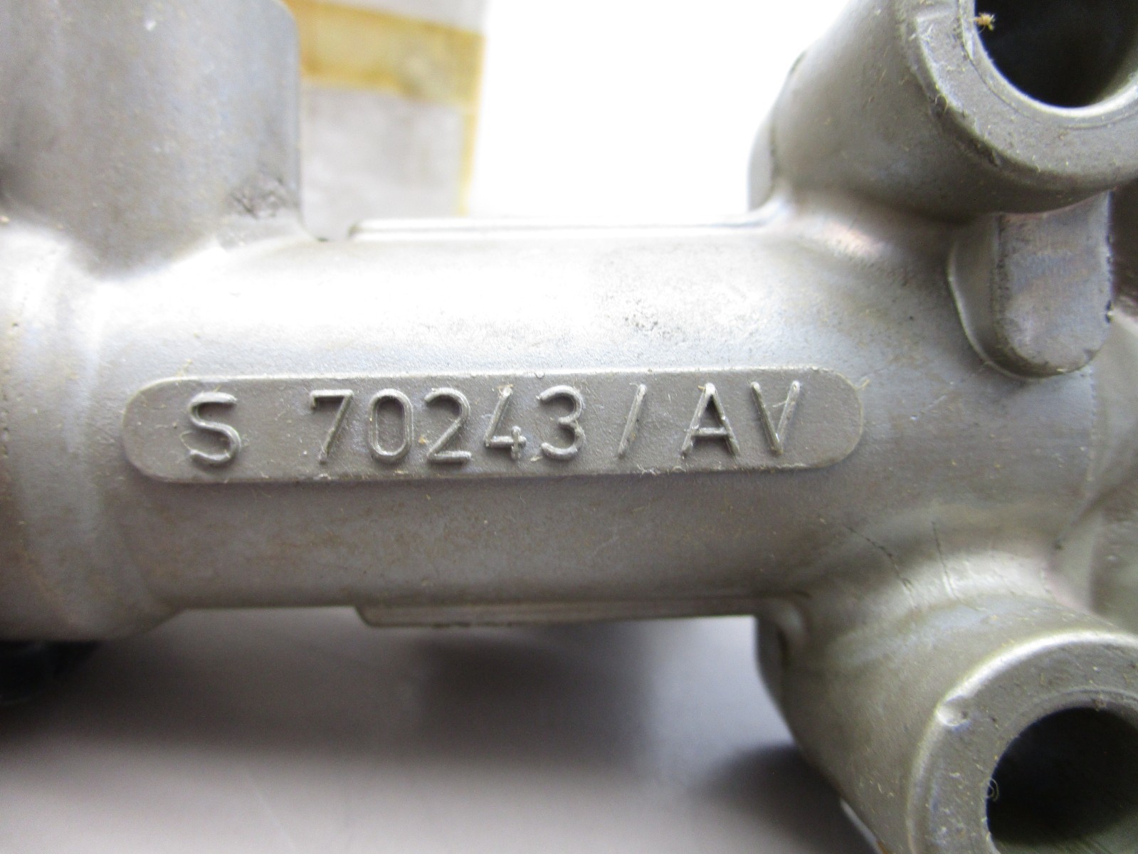 Bendix SV1295I85698 Air Ride Height Control Valve LV2 HGT 1/8″ Ports