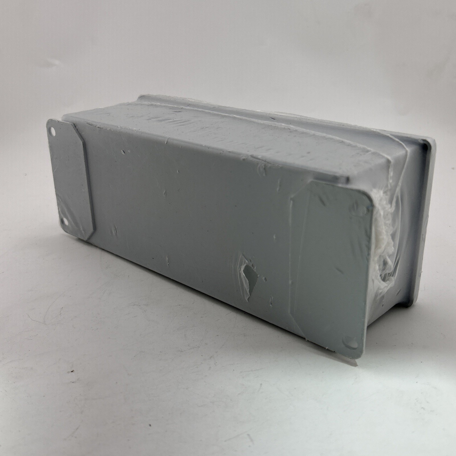 HOFFMAN 58030 E3PB 3 HOLE PUSH BUTTON ENCLOSURE 8″L x 3.25″W x 2.75″H