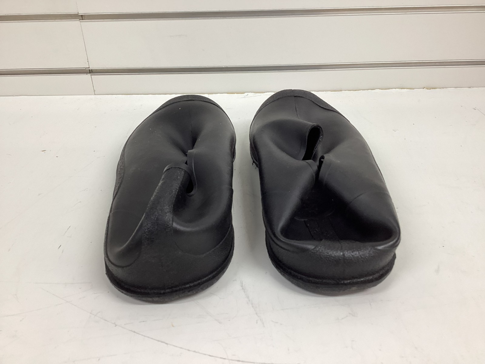 TINGLEY 35111 Overshoe: Ankle Shoe, Plain, Cleated, 8 to 9-1/2 Fits Shoe Size