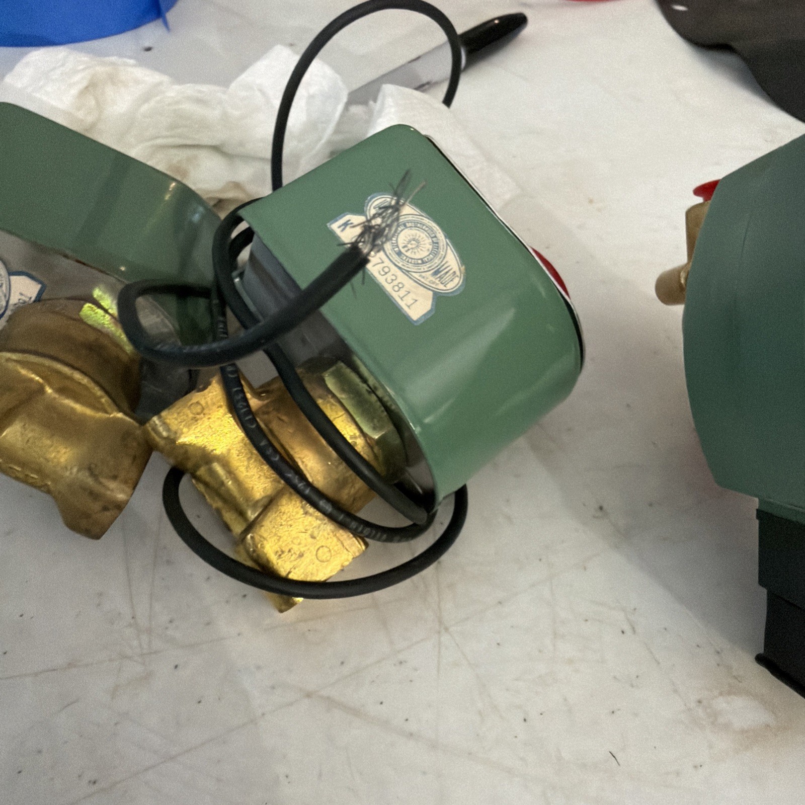 New ASCO VALVE Lot (1)3/8 And (2) 1/4 Propane 120vac